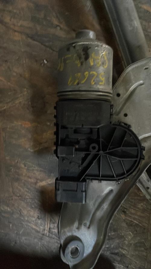 Moteur essuie glace avant DACIA image 1