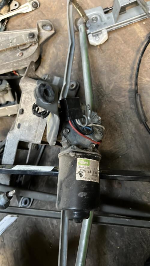 Moteur essuie glace avant RENAULT image 1