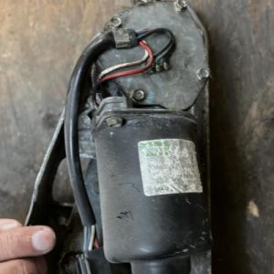 Moteur essuie glace avant RENAULT image 1
