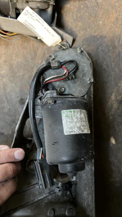Moteur essuie glace avant RENAULT image 1