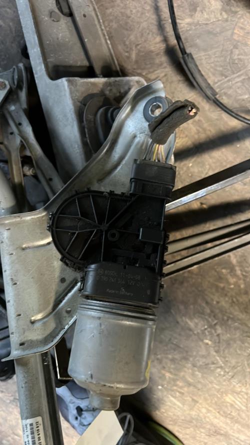 Moteur essuie glace avant DACIA image 5