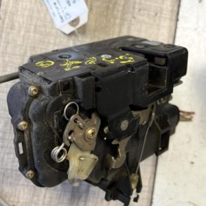 Serrure avant droit AUDI A4 2 AVANT PHASE 1 BREAK image 1