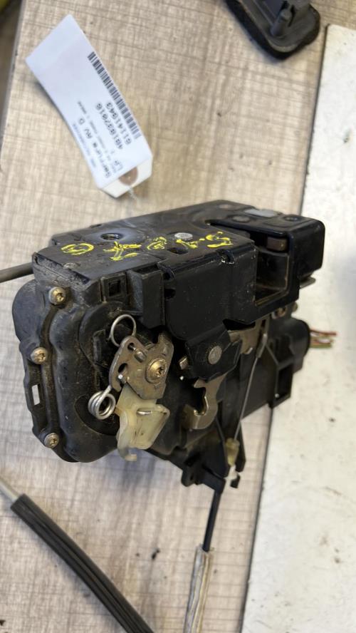 Serrure avant droit AUDI A4 2 AVANT PHASE 1 BREAK image 1
