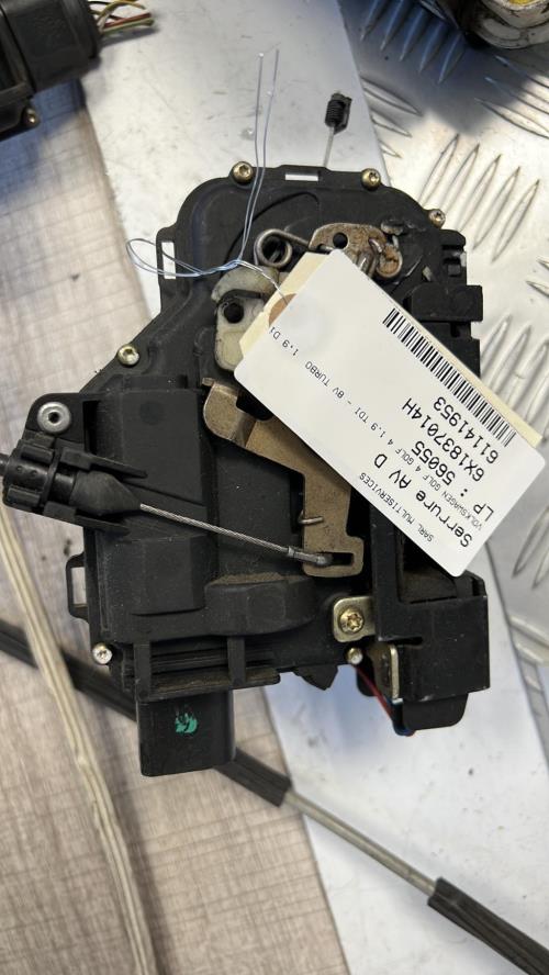 Serrure avant droit VOLKSWAGEN GOLF 4 Diesel image 1