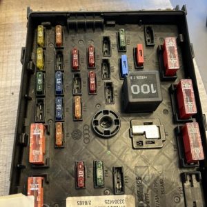 Porte fusible VOLKSWAGEN PASSAT 5 BREAK Diesel image 1