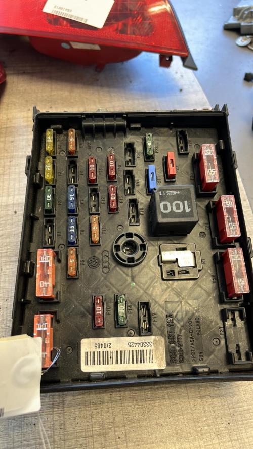 Porte fusible VOLKSWAGEN PASSAT 5 BREAK Diesel image 1