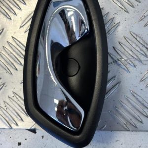 Poignee interieur avant gauche RENAULT CLIO 4 PHASE 1 Diesel image 1