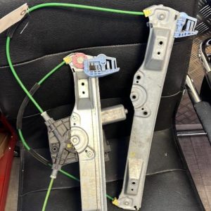 Leve vitre electrique avant droit OPEL CORSA D PHASE 1 image 1