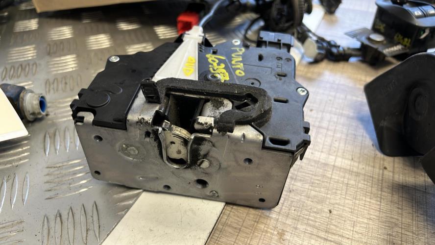 Serrure avant droit FIAT image 1