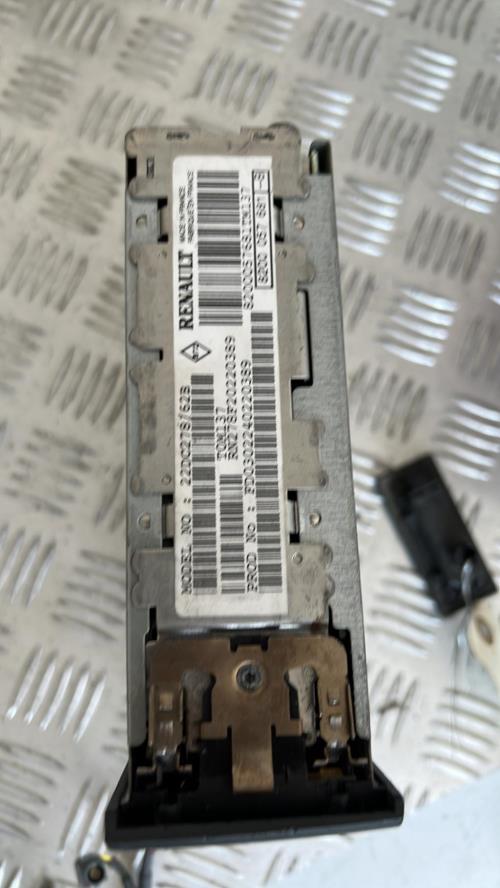Autoradio d'origine RENAULT CLIO 2 PHASE 2 Diesel image 2