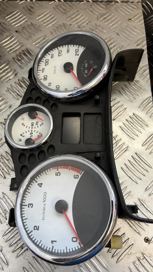 Compteur PEUGEOT 207 PHASE 1 BREAK Diesel image 1