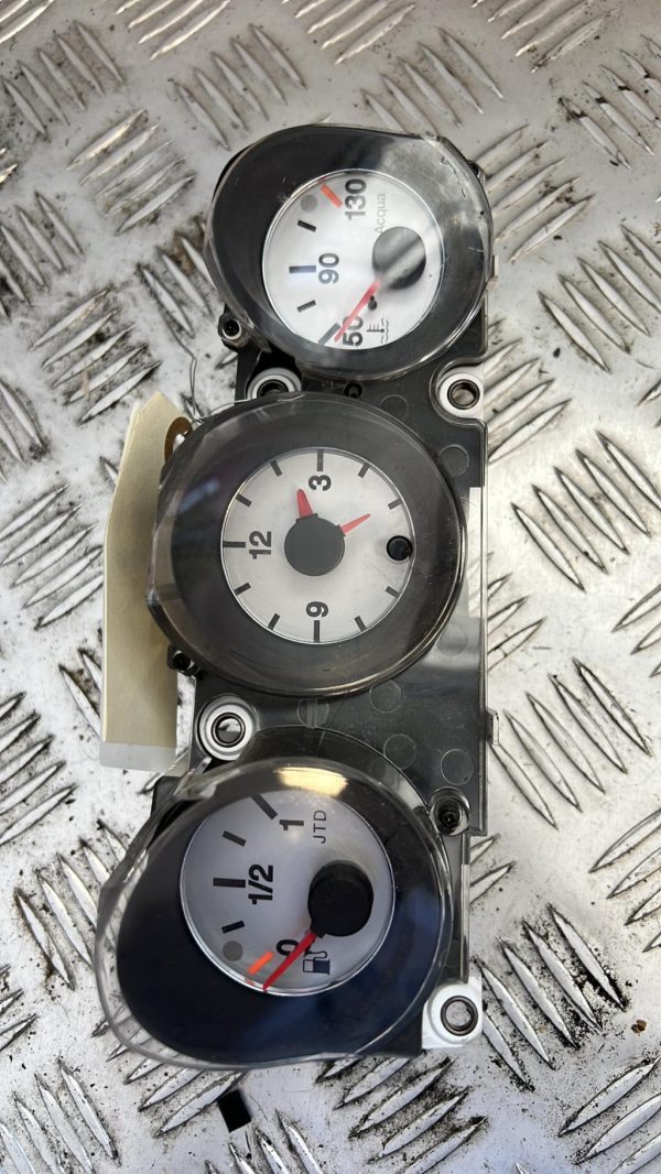 Horloge ALFA ROMEO 156 PHASE 2 BREAK Diesel image 1