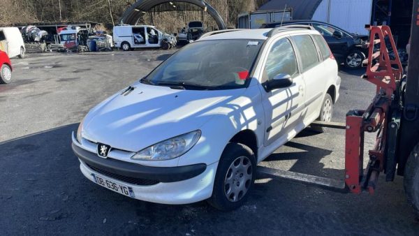 Autoradio d'origine PEUGEOT 206 PHASE 1 BREAK Diesel image 4