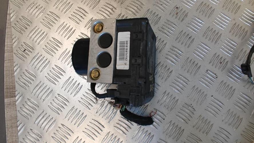 Bloc ABS (freins anti-blocage) VOLKSWAGEN GOLF 4 Essence image 2