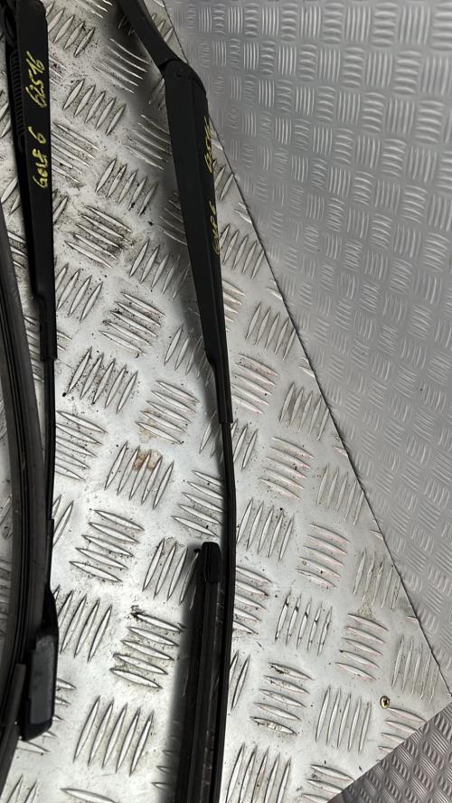 Bras essuie glace avant droit VOLKSWAGEN GOLF 6 Essence image 1