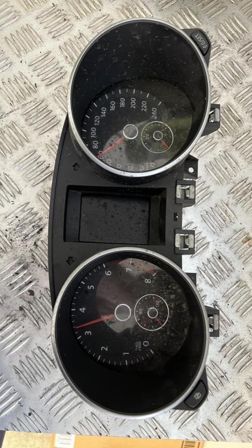 Compteur VOLKSWAGEN GOLF 6 Essence image 1