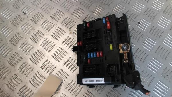 Boitier servitude moteur (BSM) PEUGEOT 206+ Essence image 3