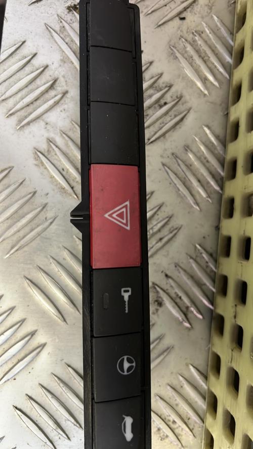 Bouton de warning FIAT GRANDE PUNTO Diesel image 1