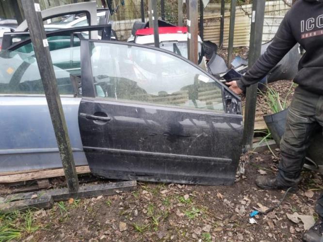 Porte avant droit VOLKSWAGEN POLO 4 PHASE 1 Essence image 1