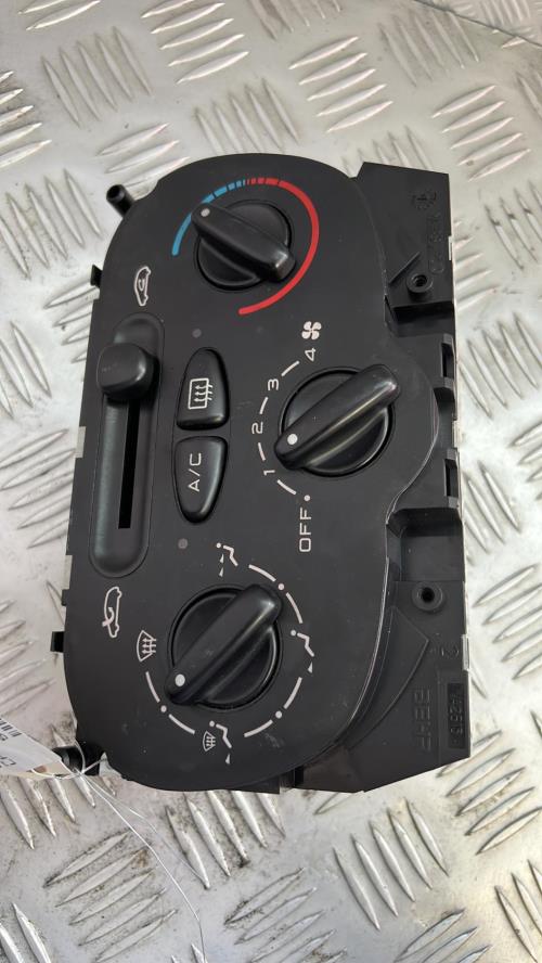 Commande chauffage PEUGEOT 206 PHASE 1 BREAK Diesel image 1