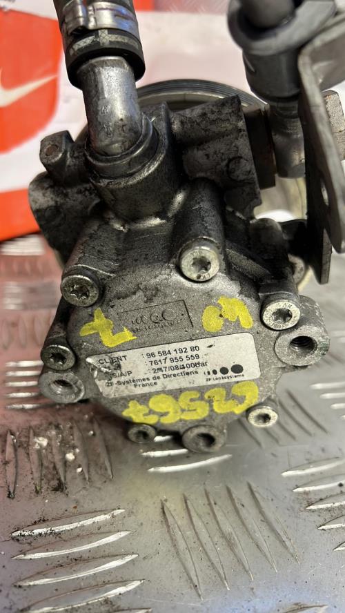 Pompe de direction PEUGEOT 407 PHASE 1 Diesel image 2