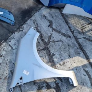 Aile avant droit RENAULT CLIO 3 PHASE 1 BREAK Diesel image 1