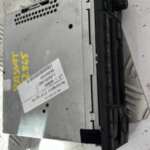 Autoradio d'origine VOLKSWAGEN PASSAT 4 PHASE 2 Diesel image 1
