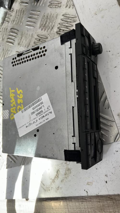 Autoradio d'origine VOLKSWAGEN PASSAT 4 PHASE 2 Diesel image 1