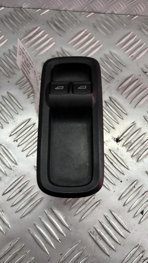 Interrupteur de leve vitre avant gauche FORD FIESTA 6 PHASE 1 Diesel image 1