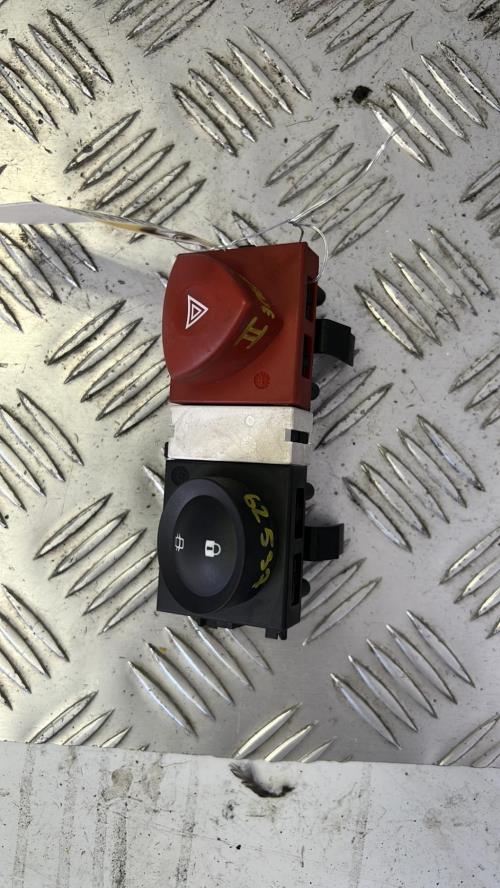 Bouton de warning RENAULT MEGANE 2 PHASE 1 Diesel image 1