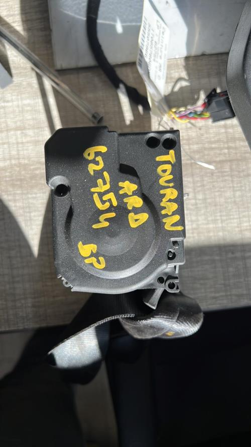 Ceinture arriere droit VOLKSWAGEN TOURAN 2 Diesel image 1