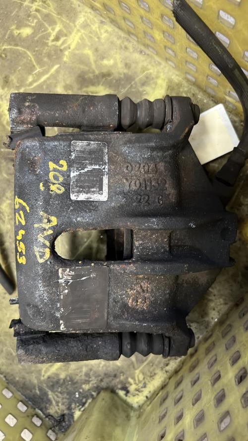 Etrier avant droit (freinage) PEUGEOT 208 1 PHASE 2 Diesel image 1