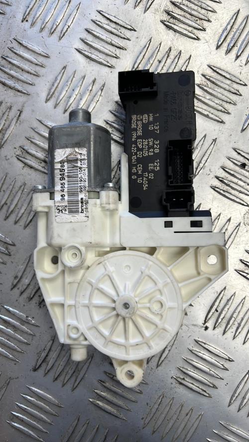 Moteur leve vitre avant droit PEUGEOT 407 PHASE 1 Diesel image 1