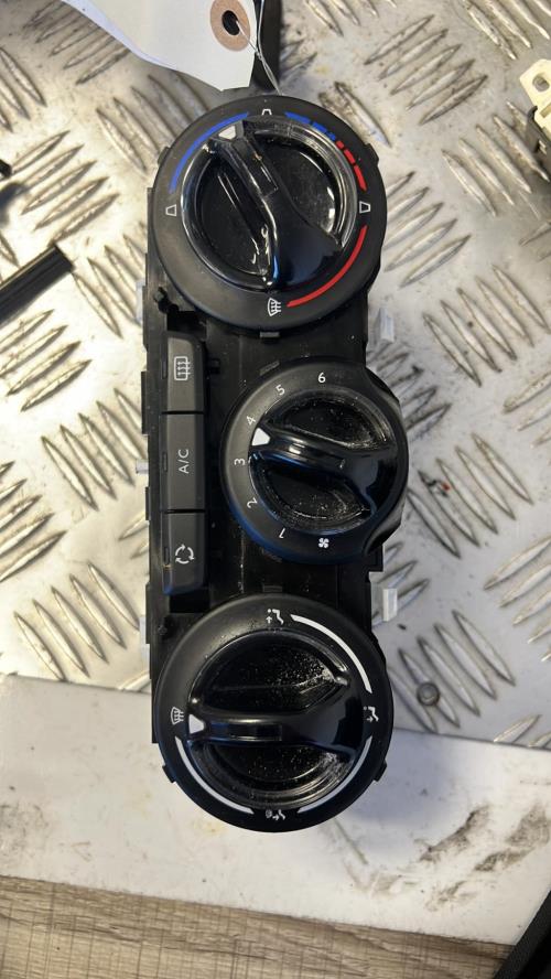 Commande chauffage PEUGEOT 208 1 PHASE 2 Diesel image 1