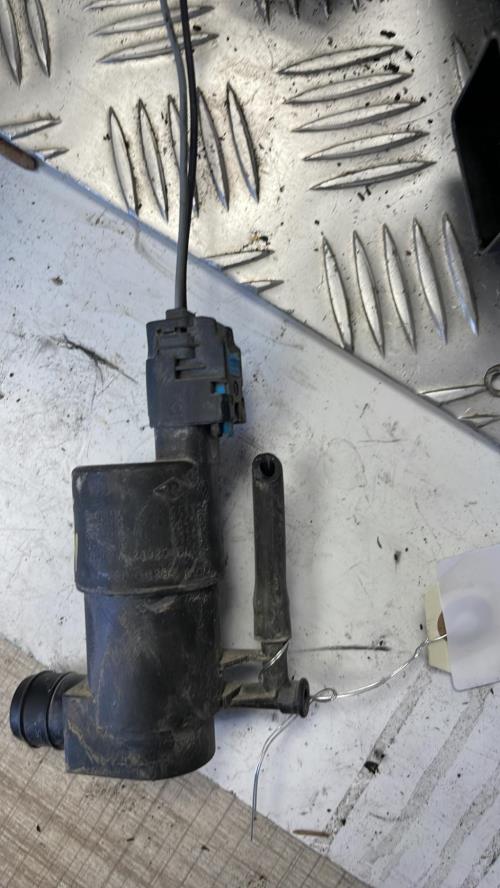 Pompe lave glace avant RENAULT MASTER 3 PHASE 2 Diesel image 1