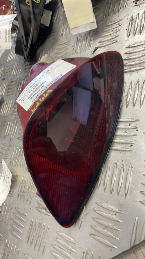 Anti brouillard arriere droit RENAULT CLIO 3 PHASE 2 Diesel image 1
