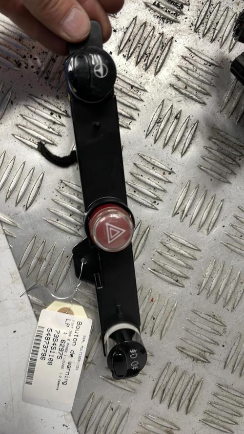Bouton de warning FIAT 500 2 PHASE 1 Essence image 1