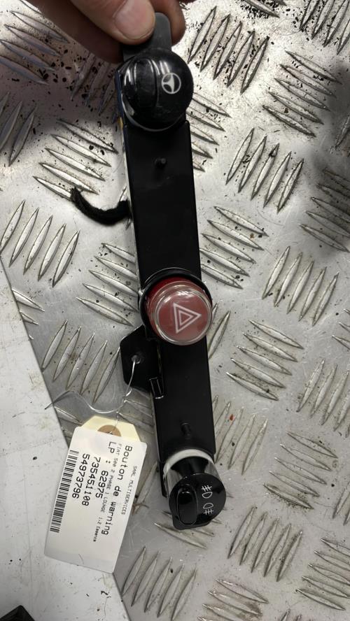 Bouton de warning FIAT 500 2 PHASE 1 Essence image 2