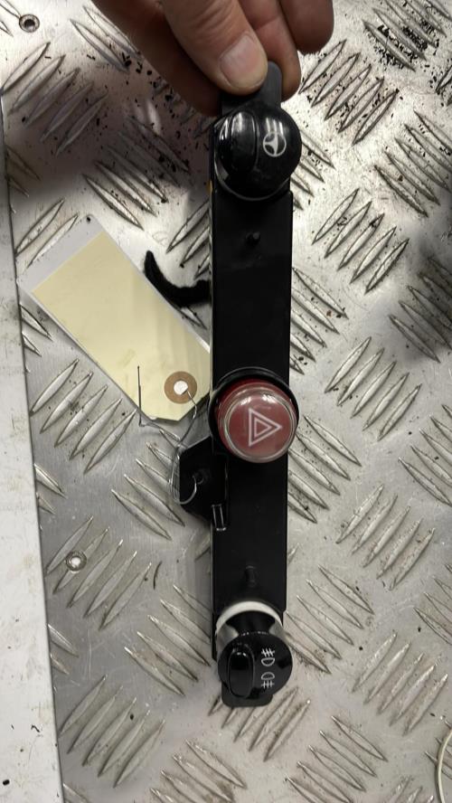 Bouton de warning FIAT 500 2 PHASE 1 Essence image 3
