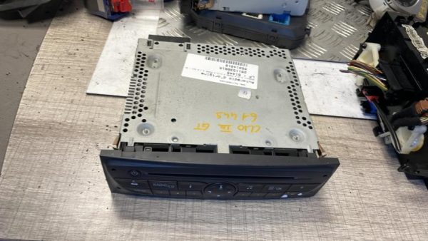 Autoradio d'origine RENAULT CLIO 3 PHASE 2 Diesel image 1