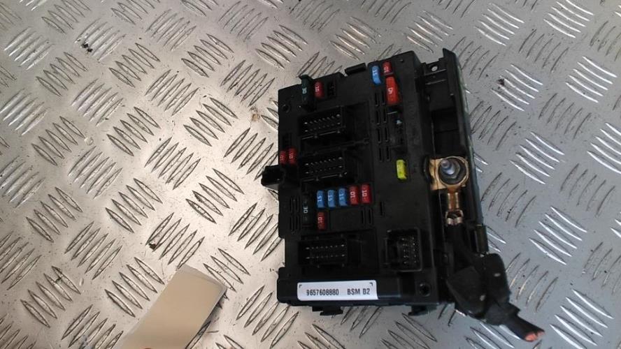 Boitier servitude moteur (BSM) PEUGEOT 206+ Diesel image 1