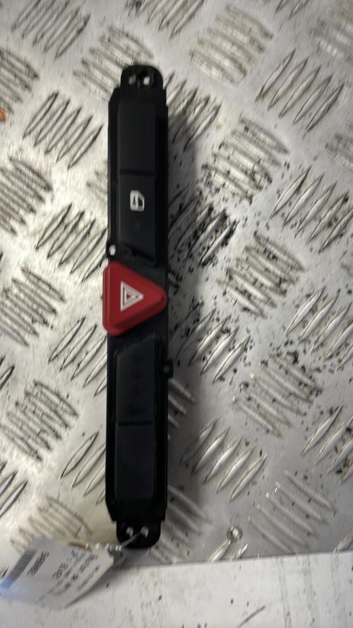 Bouton de warning KIA CEE-D 1 PHASE 1 Diesel image 1
