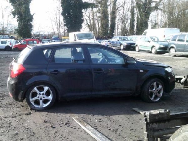 Bouton de warning KIA CEE-D 1 PHASE 1 Diesel image 5