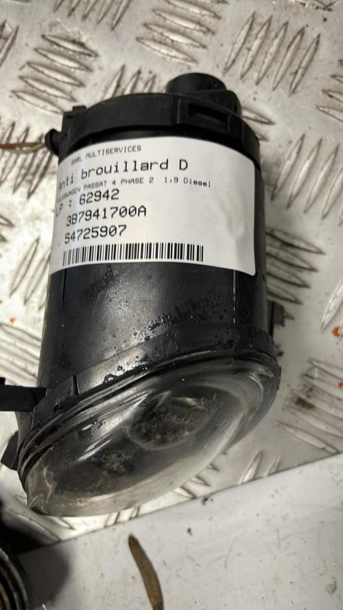 Anti brouillard droit (feux) VOLKSWAGEN PASSAT 4 PHASE 2 Diesel image 1