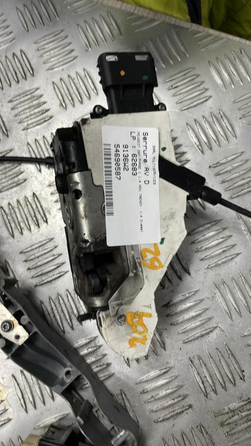 Serrure avant droit PEUGEOT 207 PHASE 1 Diesel image 1