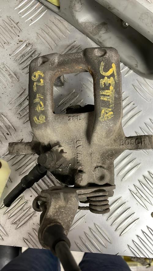 Etrier arriere gauche (freinage) VOLKSWAGEN JETTA 4 Diesel image 1