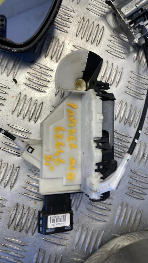Serrure avant droit PEUGEOT PARTNER 2 PHASE 3 Diesel image 1