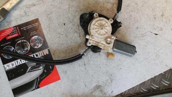 Leve vitre electrique avant droit RENAULT image 1