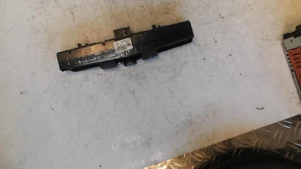 Bouton de warning OPEL ZAFIRA B PHASE 1 Diesel image 1