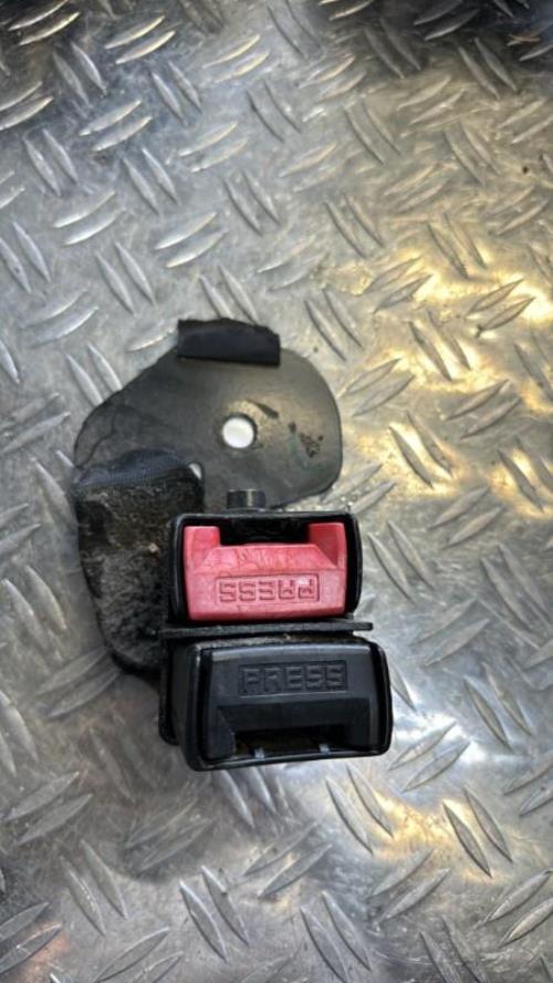 Attache ceinture arriere gauche RENAULT CLIO 2 CAMPUS PHASE 1 Diesel image 2